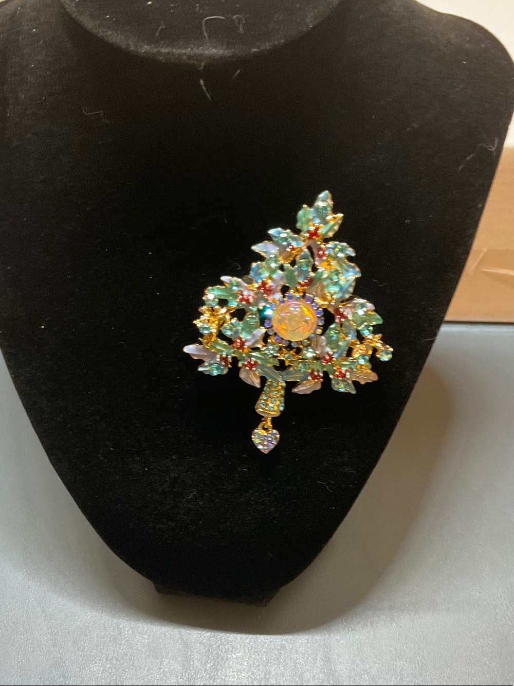 Source Unknown Gold-Tone Aqua and Iridescent Crystal Floral Brooch